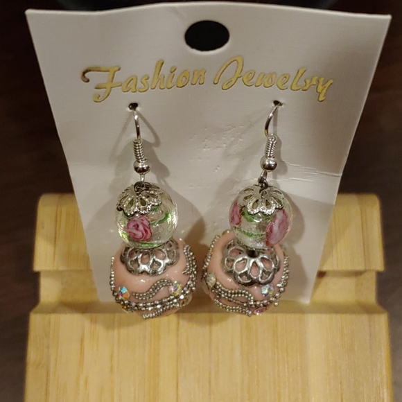 Fashion Jewelry (Rose Pink Earrings) - Picture 4 of 4